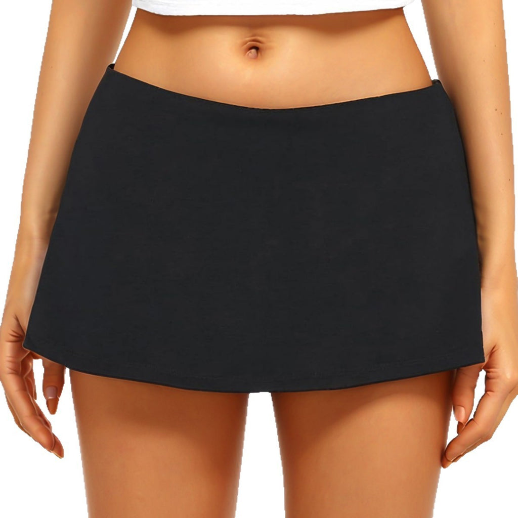 Minifalda de cintura baja: estilo deportivo y desenfadado