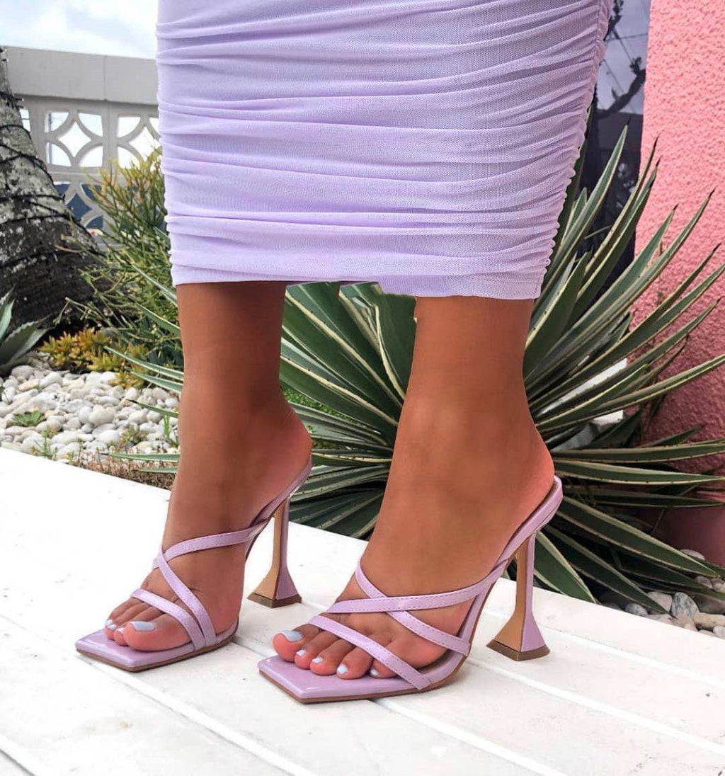 Conjunto Glamour de Baddie: Tacones y copas de vino con diamantes de imitación