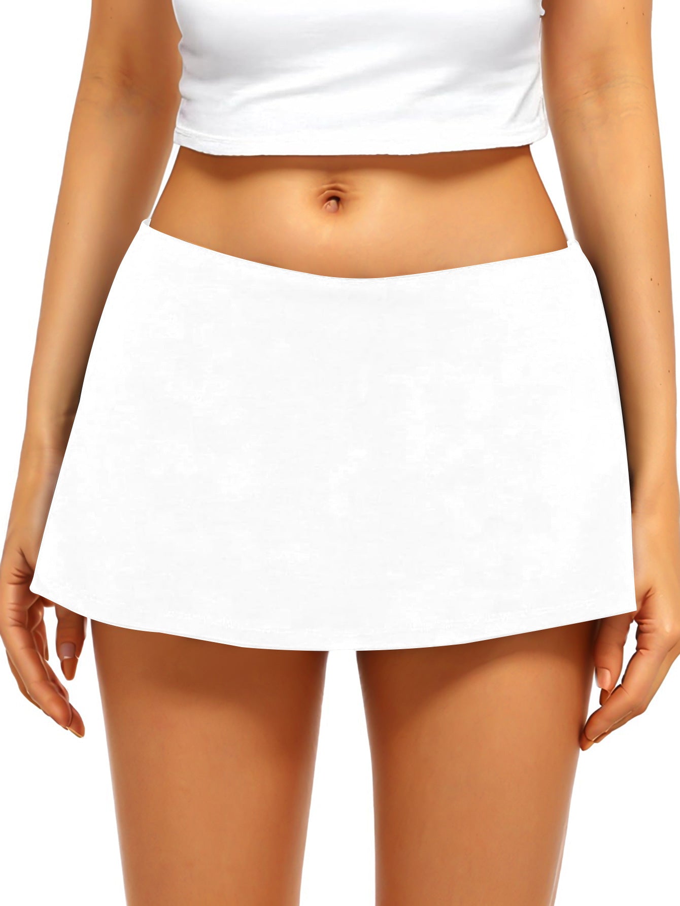 Minifalda de cintura baja: estilo deportivo y desenfadado