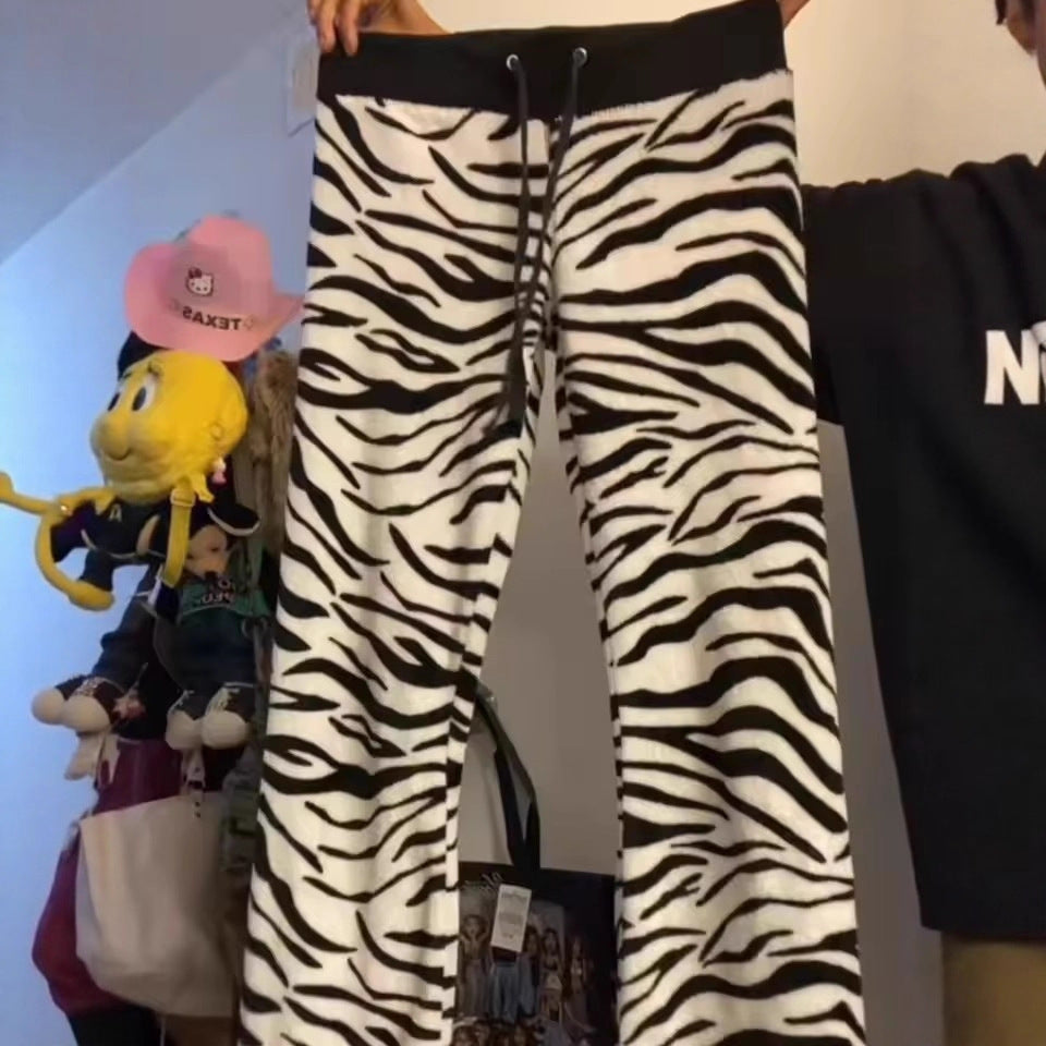 Pantalones de leopardo con cordón: ideales para el día a día