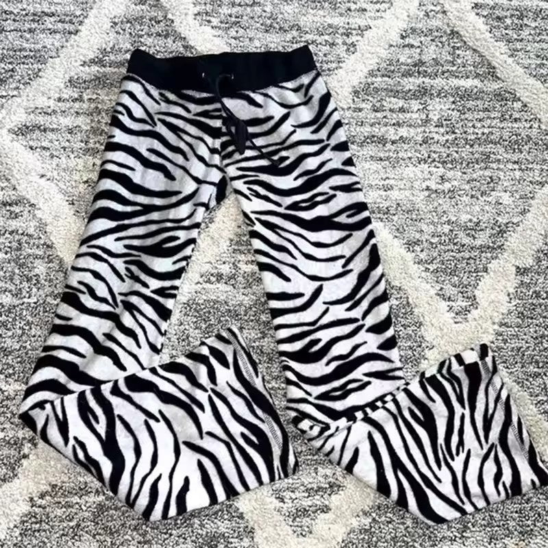 Pantalones de leopardo con cordón: ideales para el día a día